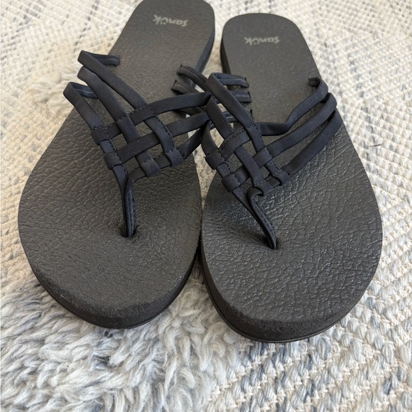 Sandals - Picture 3 of 9